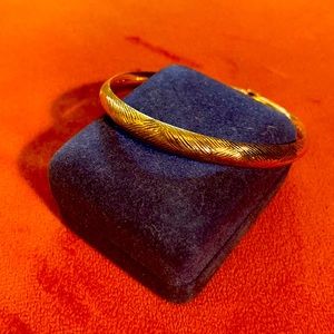 14k gold slide clasp bangle bracelet! Super light , super cute!